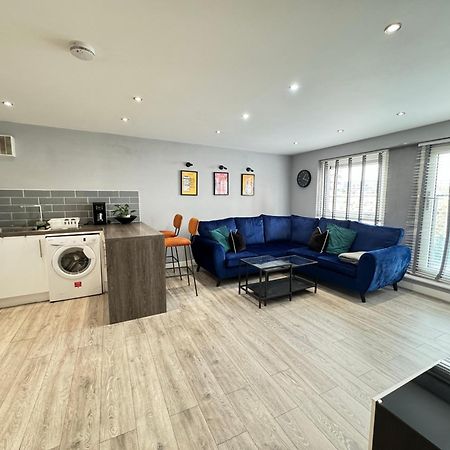 Rnm - Business Professionals Stay, Walsall City Centre, 2 Bedroom With Ensuite And Bathroom, Entire Place, Kitchen & Washroom With Amenities, Smart Tv, Easy Access, Fast Wifi, Parking Nearby, Great Transport Links Luaran gambar