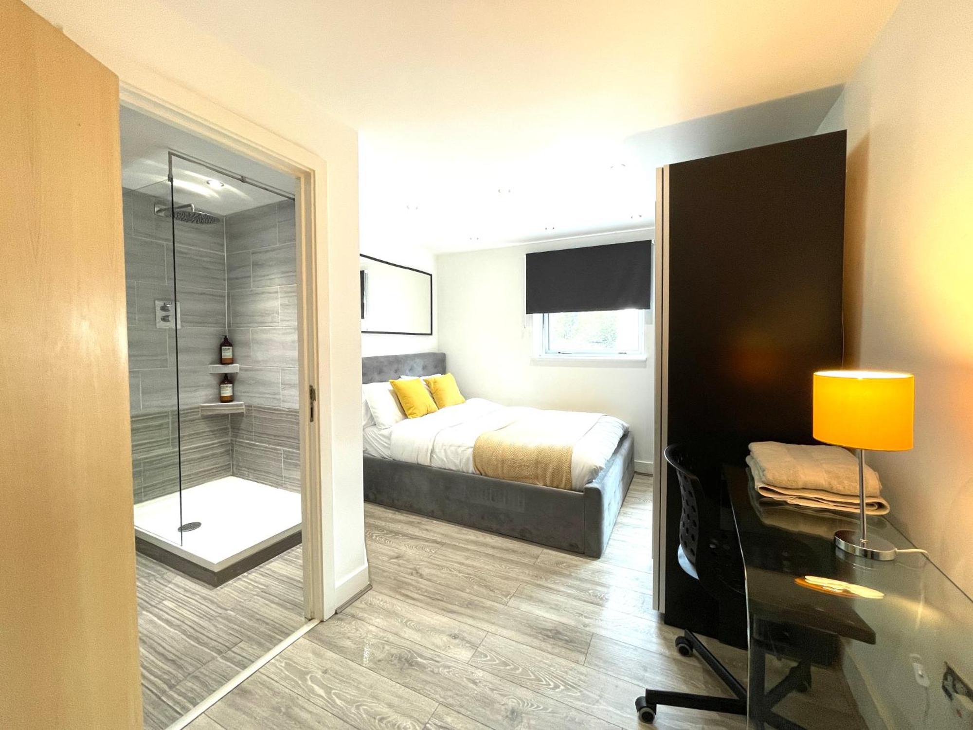 Rnm - Business Professionals Stay, Walsall City Centre, 2 Bedroom With Ensuite And Bathroom, Entire Place, Kitchen & Washroom With Amenities, Smart Tv, Easy Access, Fast Wifi, Parking Nearby, Great Transport Links Luaran gambar