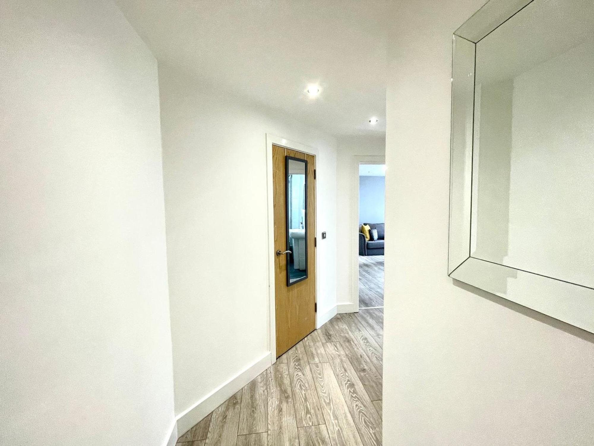 Rnm - Business Professionals Stay, Walsall City Centre, 2 Bedroom With Ensuite And Bathroom, Entire Place, Kitchen & Washroom With Amenities, Smart Tv, Easy Access, Fast Wifi, Parking Nearby, Great Transport Links Luaran gambar