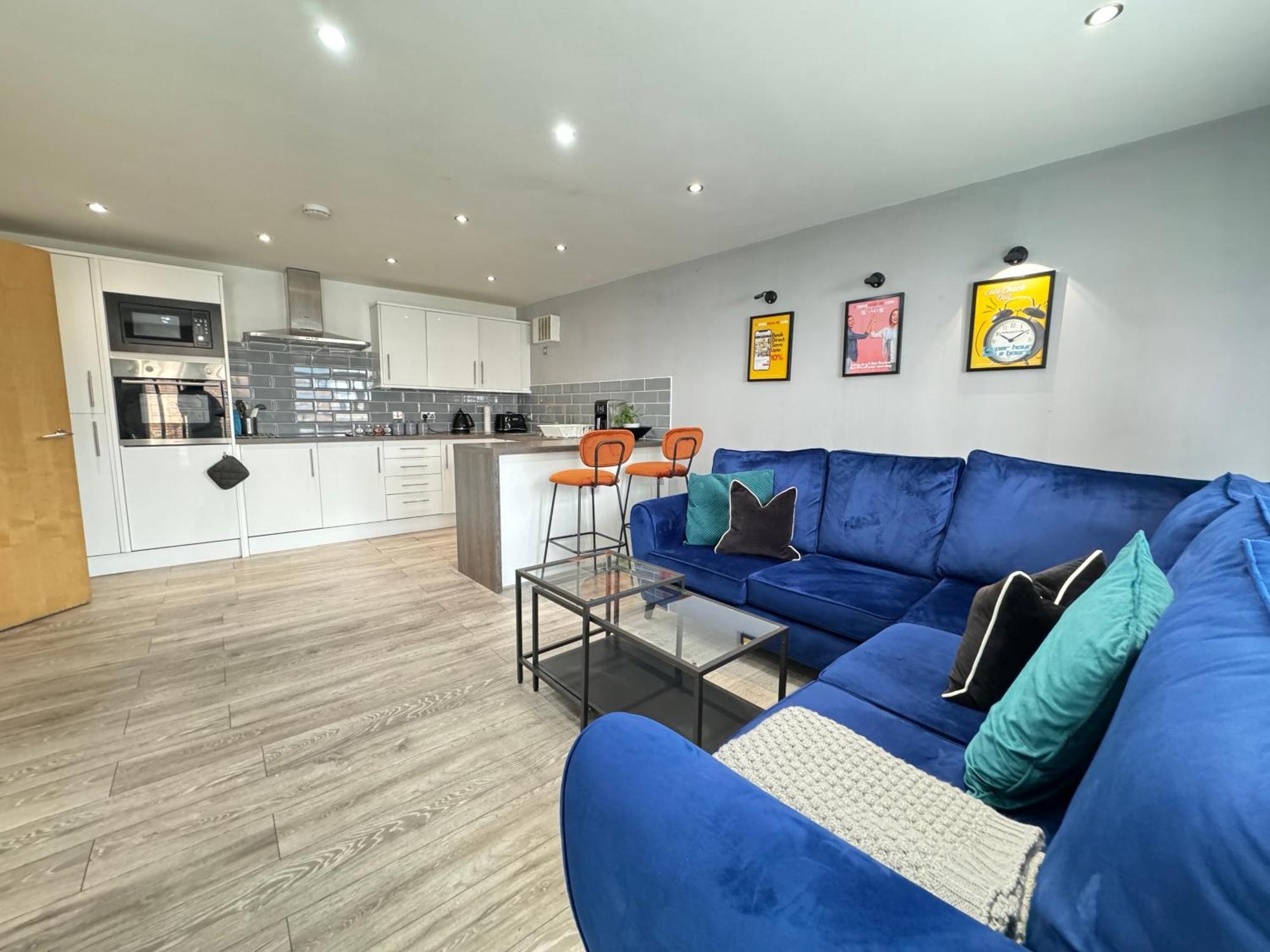 Rnm - Business Professionals Stay, Walsall City Centre, 2 Bedroom With Ensuite And Bathroom, Entire Place, Kitchen & Washroom With Amenities, Smart Tv, Easy Access, Fast Wifi, Parking Nearby, Great Transport Links Luaran gambar
